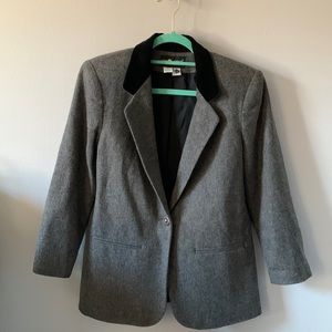 Sag Harbor Petite Wool blazer with black velvet collar